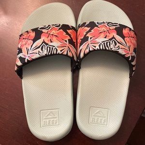 Girls reef slide like new!